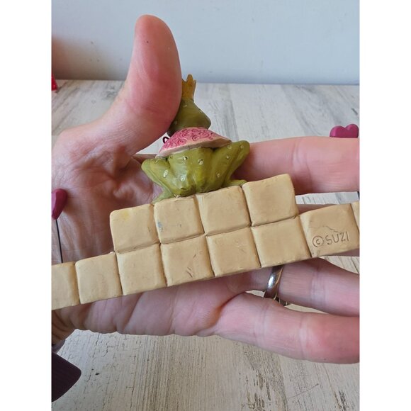 Vintage Suzi kiss Prince frog blossom bucket statue figurine Valentine's Day dec - Picture 6 of 8